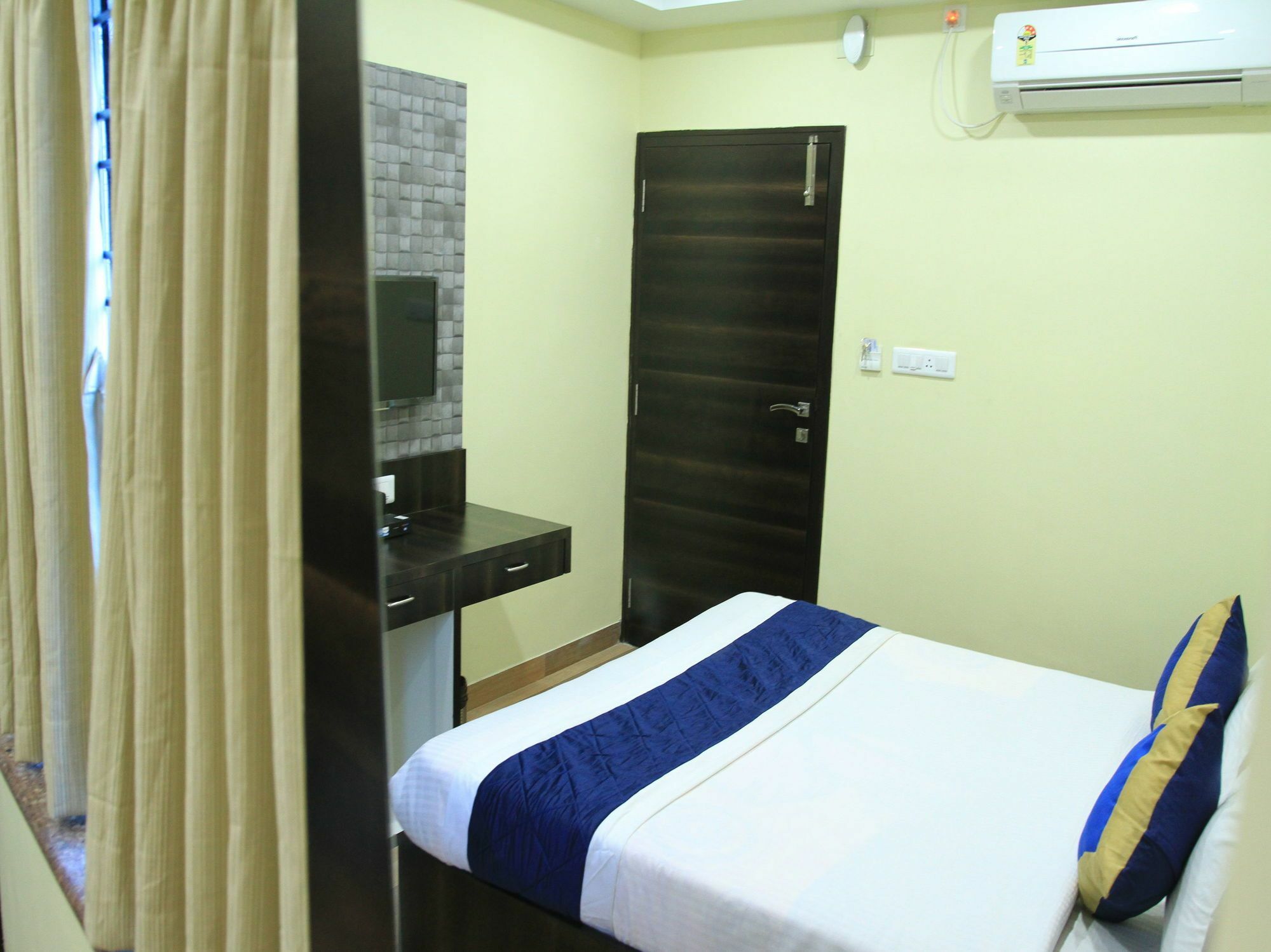OYO 7790 Hotel Royal Height Calcutta Buitenkant foto